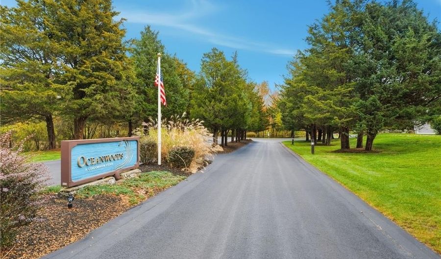 73 Oceanwoods Dr, North Kingstown, RI 02852 - 2 Beds, 2 Bath