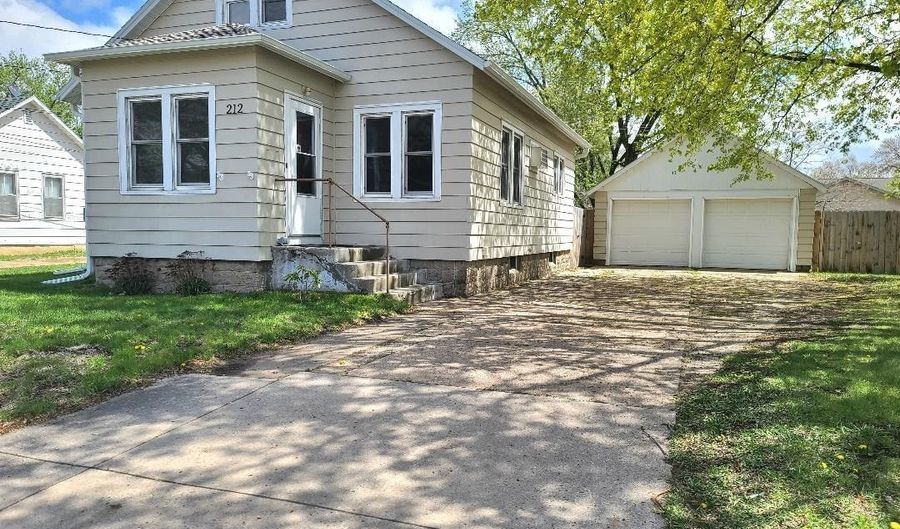 212 Lincoln St, Mauston, WI 53948 - 3 Beds, 1 Bath