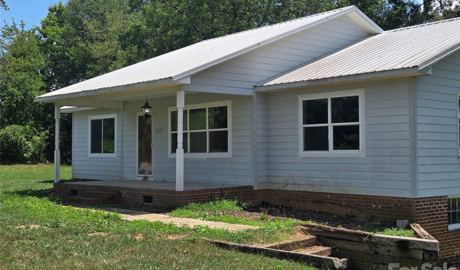 1127 N Mountain St, Blacksburg, SC 29702 - 4 Beds, 1 Bath