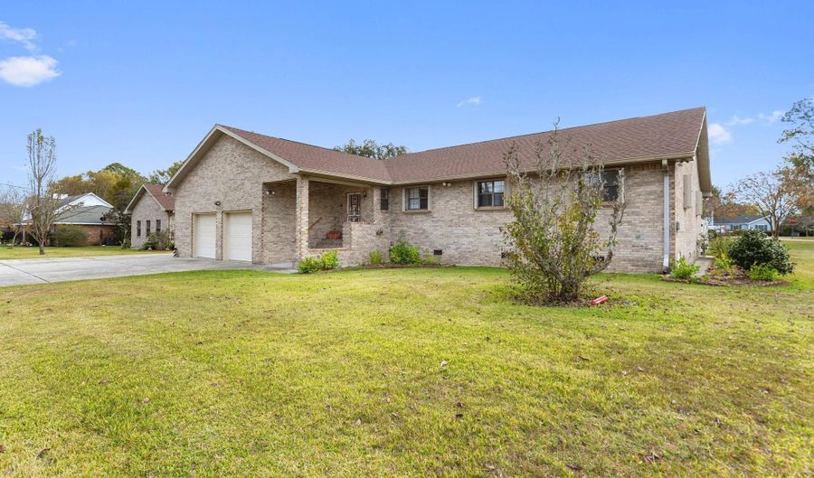 600 Vine Cir, Bay St. Louis, MS 39520 - 4 Beds, 3 Bath