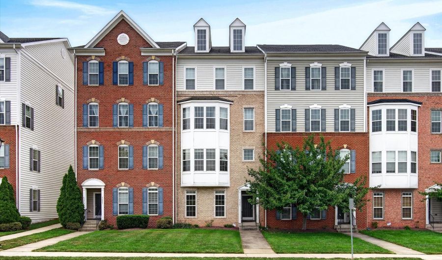 43845 CENTERGATE Dr, Ashburn, VA 20148 - 3 Beds, 3 Bath