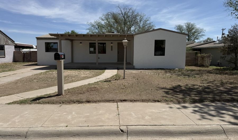 911 S 4th St, Artesia, NM 88210 - 3 Beds, 2 Bath