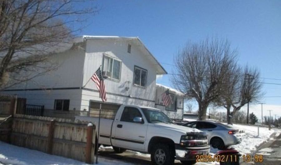 400 402 N E, Alturas, CA 96101 - 3 Beds, 2 Bath