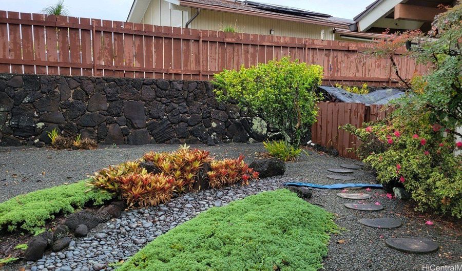 98-1789 Hapaki St, Aiea, HI 96701 - 4 Beds, 2 Bath