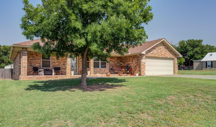 1111 Deer Ct, Abernathy, TX 79311 - 3 Beds, 2 Bath