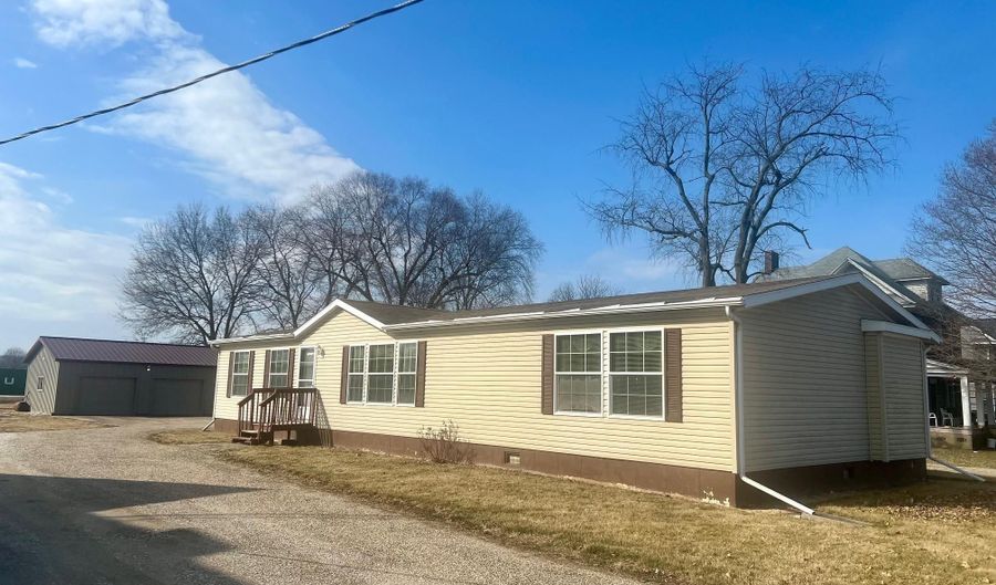 160 English Ave, Chandlerville, IL 62627 - 3 Beds, 2 Bath