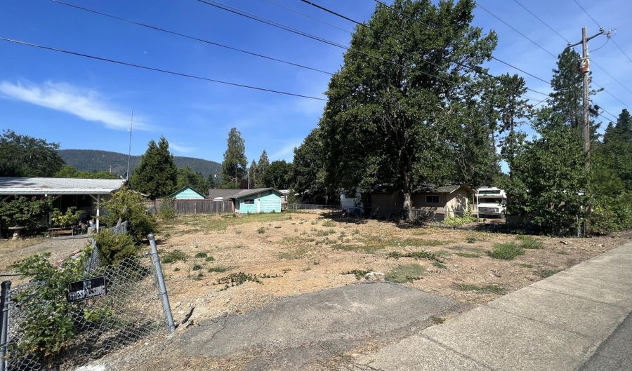 308 S Junction Ave, Cave Junction, OR 97523 - 0 Beds, 0 Bath