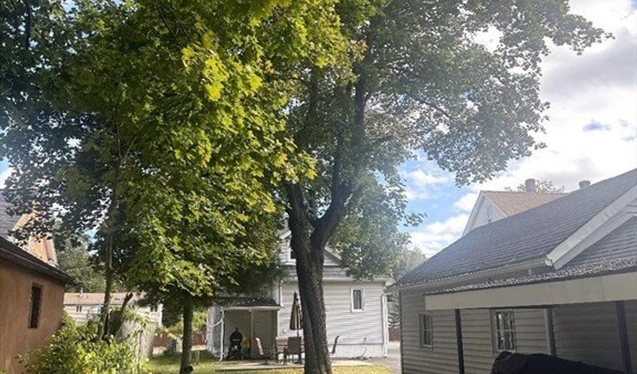 108 Franklin St, Agawam, MA 01030 - 3 Beds, 1 Bath