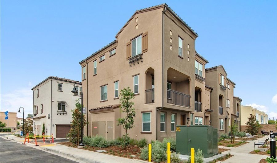 2215 W Orange Ave 12, Anaheim, CA 92804 - 4 Beds, 4 Bath