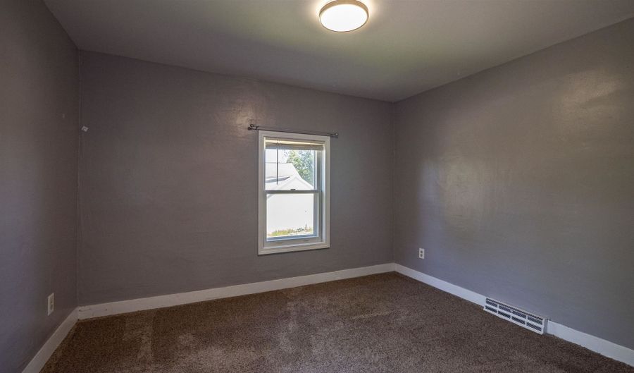 201 MILL St, Amherst, WI 54406 - 3 Beds, 1 Bath
