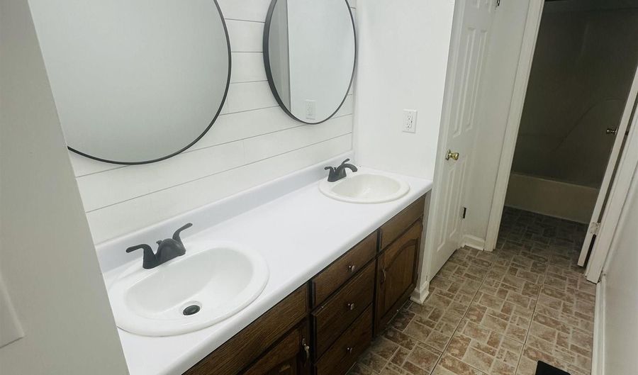 1028 Lakeview Ln NW, Arab, AL 35016 - 4 Beds, 3 Bath