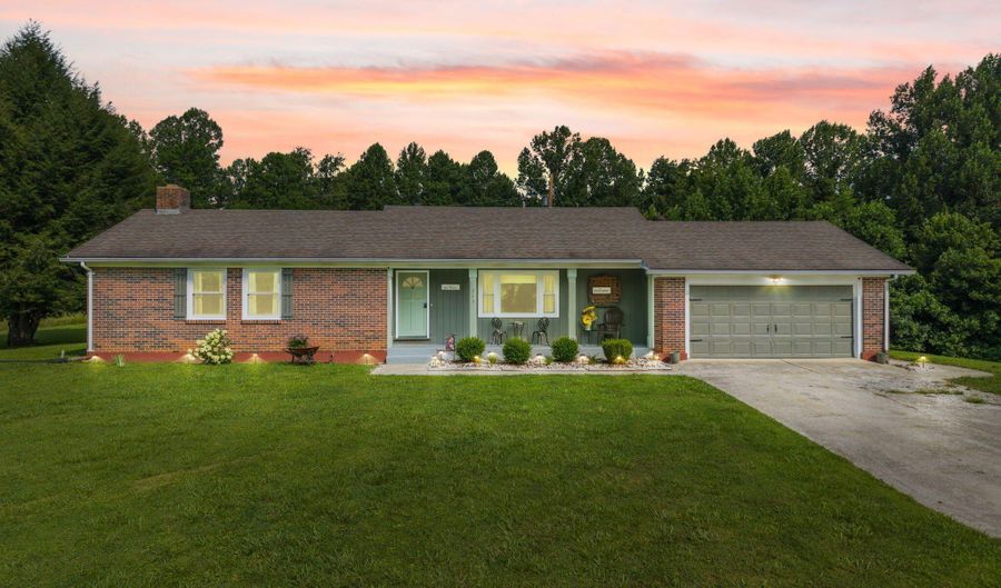 315 Hieronymus Loop, Beattyville, KY 41311 - 3 Beds, 3 Bath