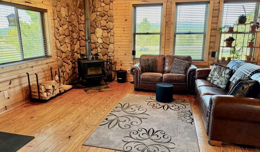 10307 Emma Loop, Cascade, ID 83611 - 2 Beds, 3 Bath
