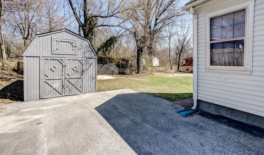2425 La Salle Dr, Alton, IL 62002 - 3 Beds, 1 Bath