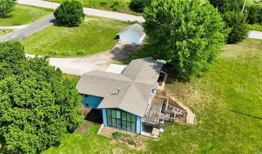 596 E 1732 Rd, Baldwin City, KS 66006 - 4 Beds, 3 Bath