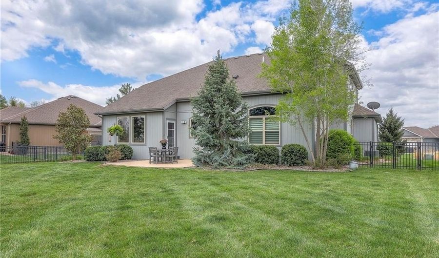 823 155th Cir, Basehor, KS 66007 - 5 Beds, 4 Bath
