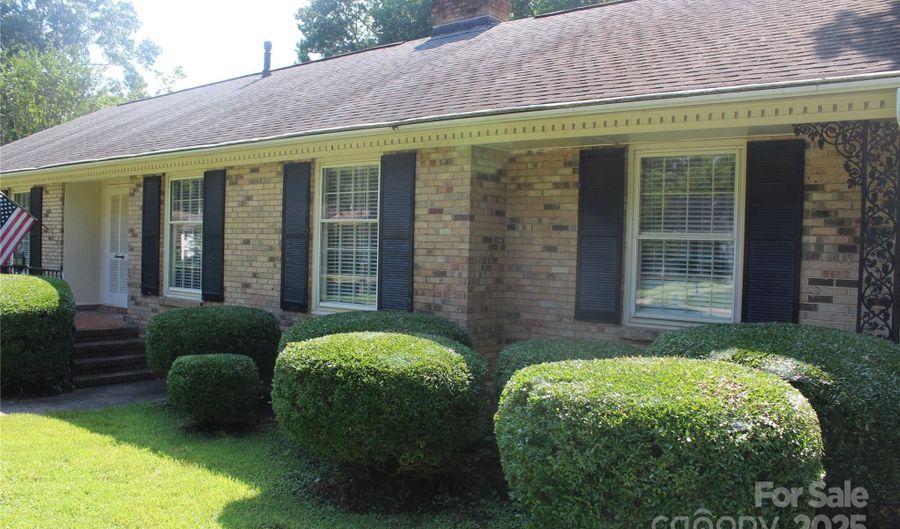 7017 Knightswood Dr, Charlotte, NC 28226 - 3 Beds, 2 Bath