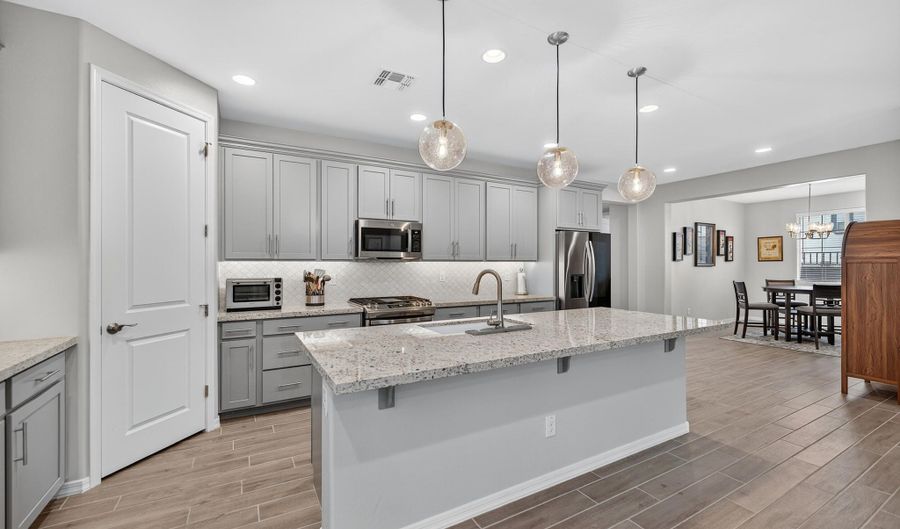10218 W PICCADILLY Rd, Avondale, AZ 85392 - 4 Beds, 3 Bath