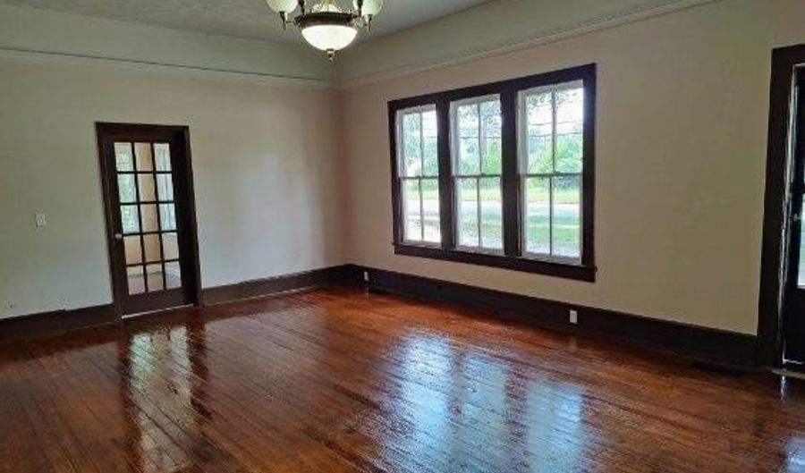 709 E COLLEGE St, Bainbridge, GA 39817 - 4 Beds, 3 Bath