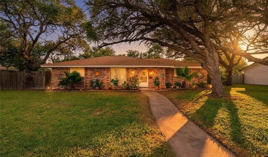 1638 W Palm Dr, Aransas Pass, TX 78336 - 3 Beds, 2 Bath