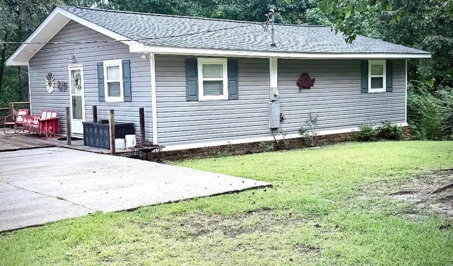 1095 Lakeview St, Abbeville, AL 36310 - 2 Beds, 1 Bath