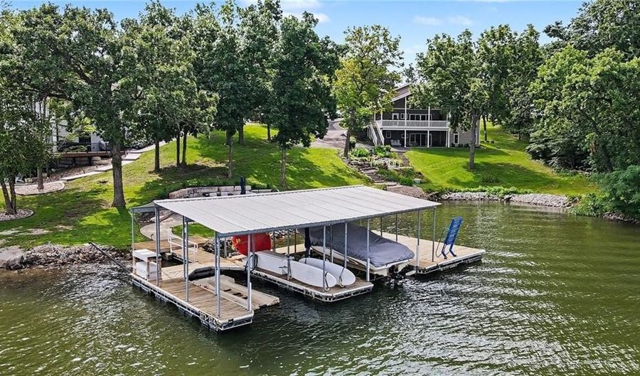1066 Lake Viking Ter, Altamont, MO 64620 - 4 Beds, 5 Bath