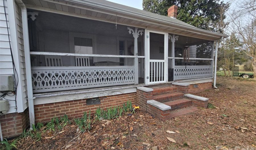 32547 Valley Dr, Albemarle, NC 28001 - 2 Beds, 2 Bath