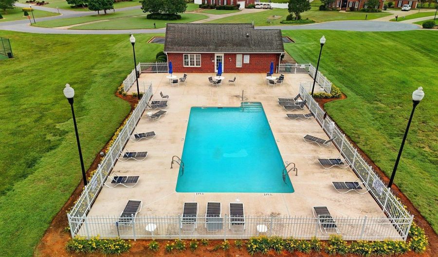 225 Watersedge Dr, Boiling Springs, SC 29316 - 4 Beds, 4 Bath
