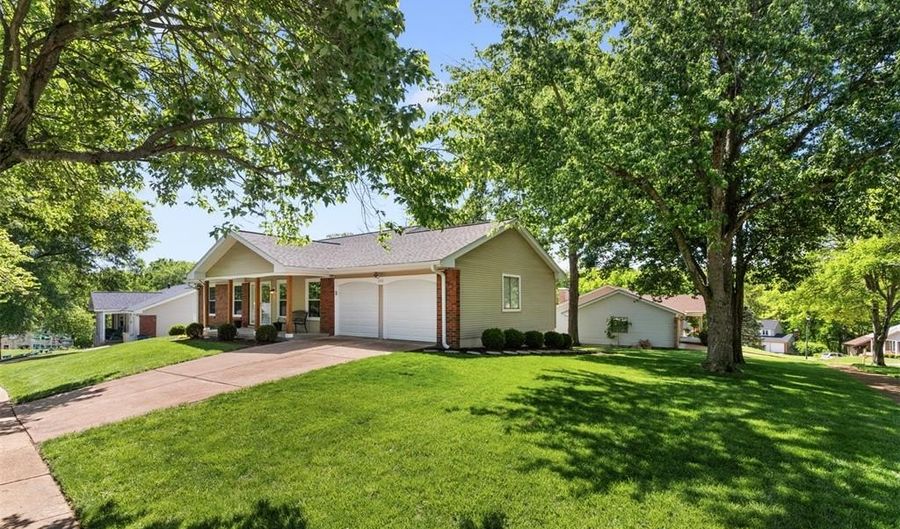 1513 Ploma Dr, Ballwin, MO 63021 - 3 Beds, 2 Bath