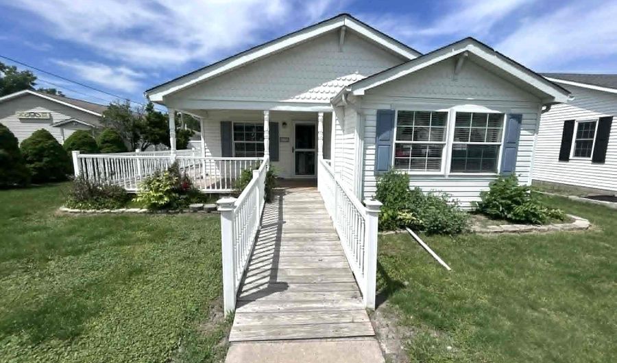 117 W Wapello St, Agency, IA 52530 - 2 Beds, 2 Bath