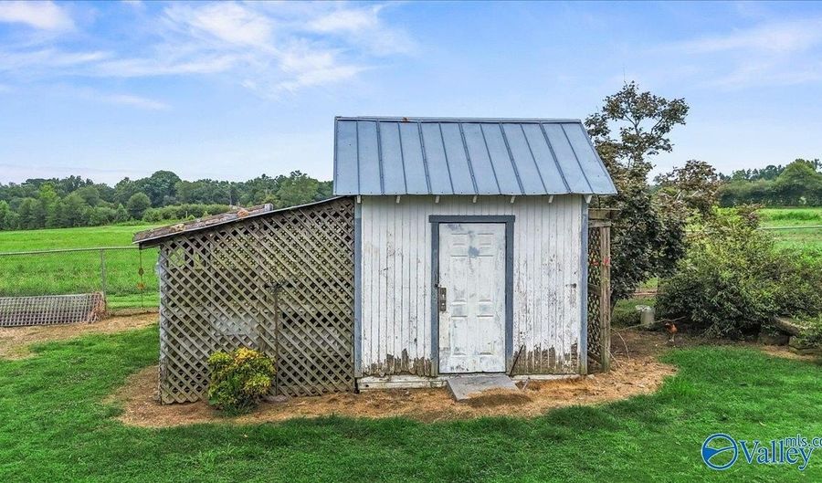 1952 Nixon Chapel Rd, Albertville, AL 35950 - 2 Beds, 2 Bath