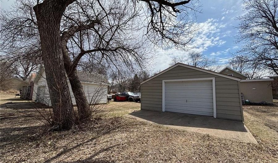 31 E Snelling Ave, Appleton, MN 56208 - 4 Beds, 2 Bath