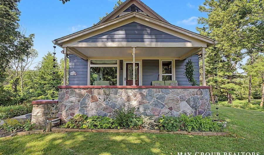 665 Honey Creek Ave NE, Ada, MI 49301 - 3 Beds, 2 Bath