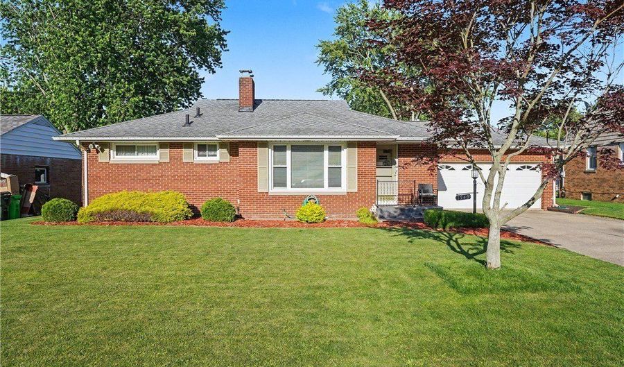 1540 Lilly Ln, Alliance, OH 44601 - 2 Beds, 2 Bath