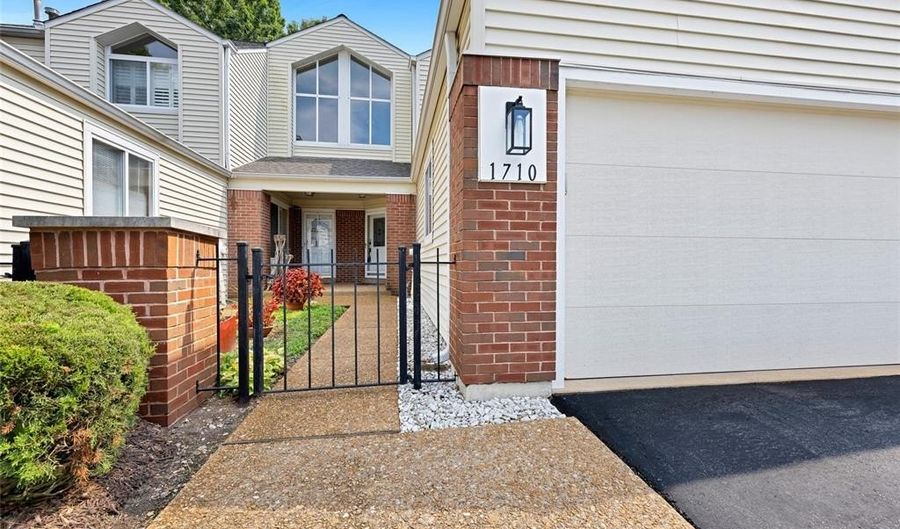 1710 Ridgeview Circle Dr, Ballwin, MO 63021 - 4 Beds, 4 Bath