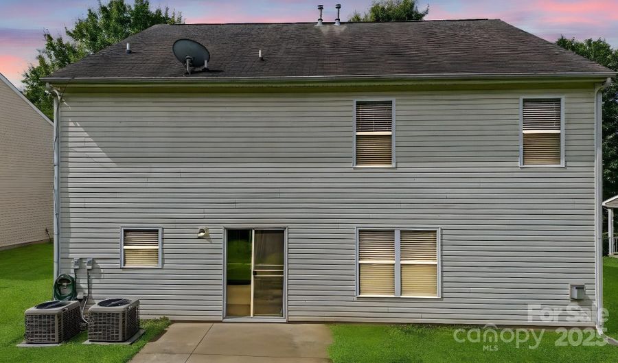 3902 Larkhaven Village Dr, Charlotte, NC 28215 - 4 Beds, 3 Bath
