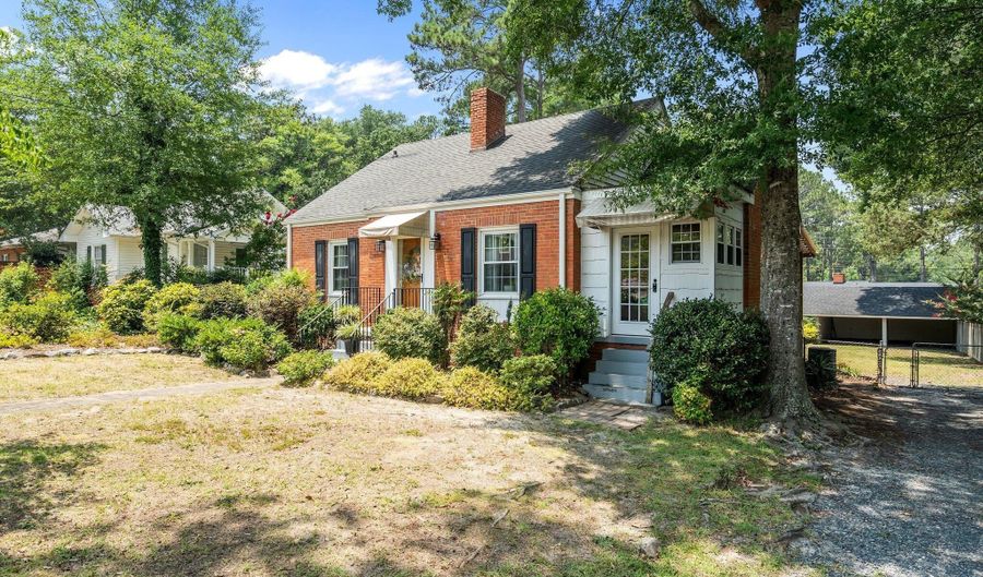 805 N Chestnut St, Aberdeen, NC 28315 - 2 Beds, 1 Bath