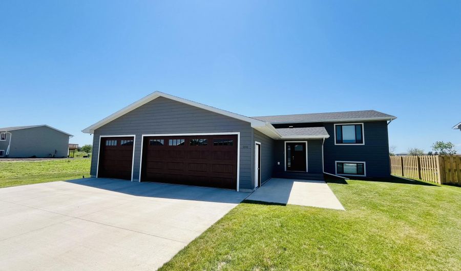 1210 NE 32nd Ave, Aberdeen, SD 57401 - 4 Beds, 2 Bath