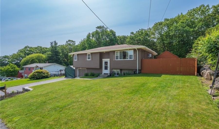 29 Camille Dr, Johnston, RI 02919 - 3 Beds, 2 Bath