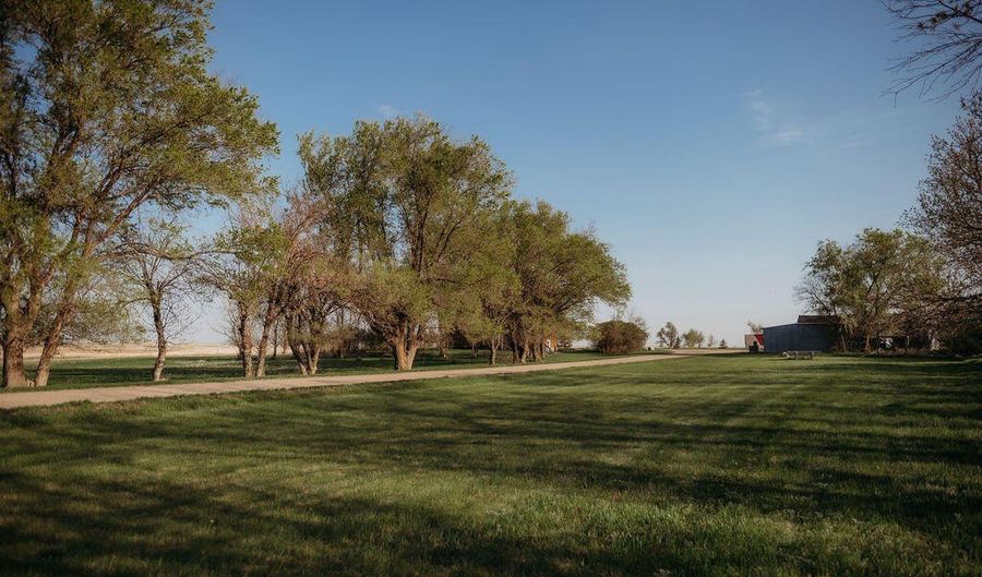 37865 135th St, Aberdeen, SD 57401 - 4 Beds, 3 Bath