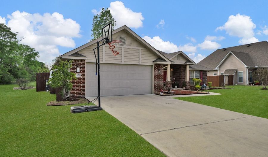 1320 SILVER CREEK Trce, Alabaster, AL 35007 - 4 Beds, 3 Bath