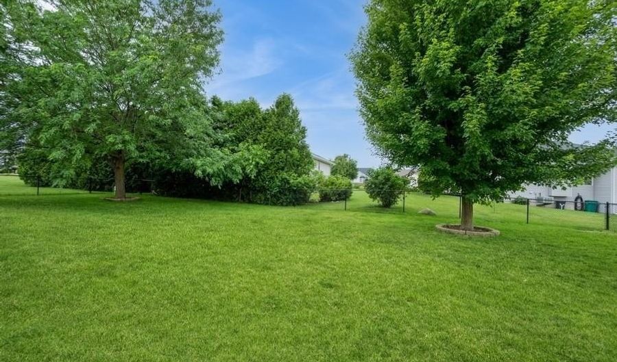 211 Thompson Dr, Atkins, IA 52206 - 4 Beds, 3 Bath