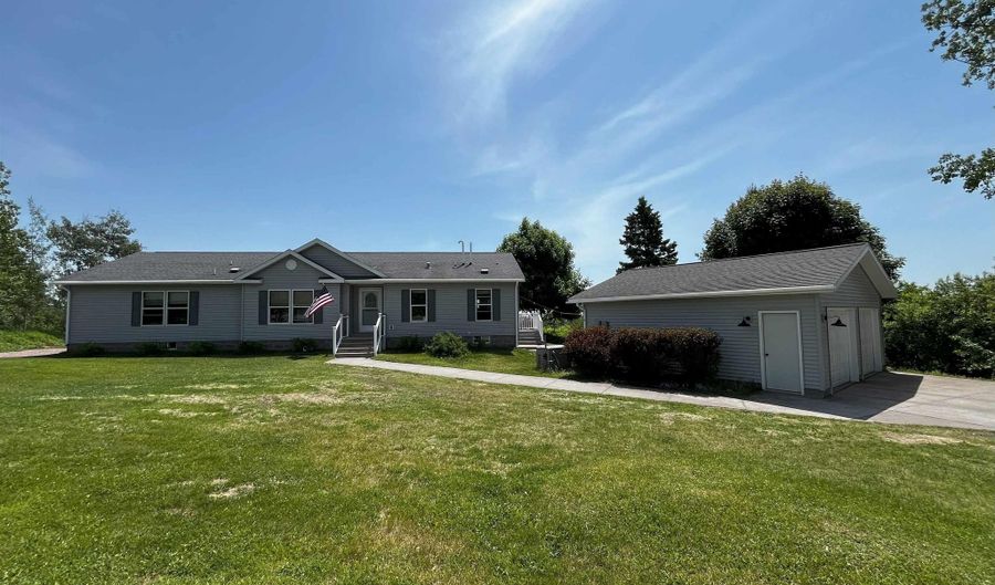 392 7th St, Allouez, MI 49805 - 3 Beds, 3 Bath