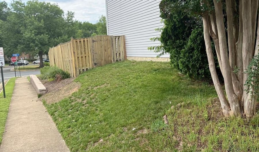 8301 BROCKHAM Dr, Alexandria, VA 22309 - 3 Beds, 2 Bath