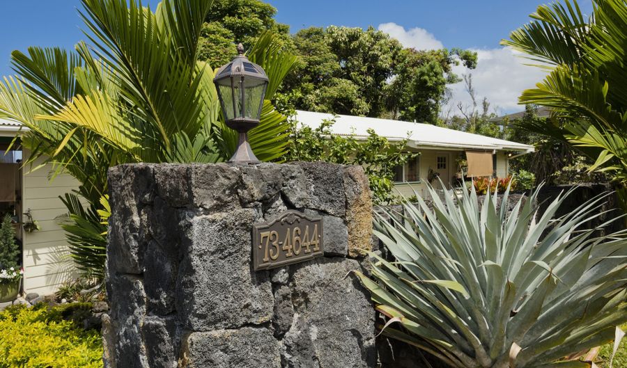 73-4644 OLD MAMALAHOA Hwy, Kailua Kona, HI 96740 - 3 Beds, 2 Bath