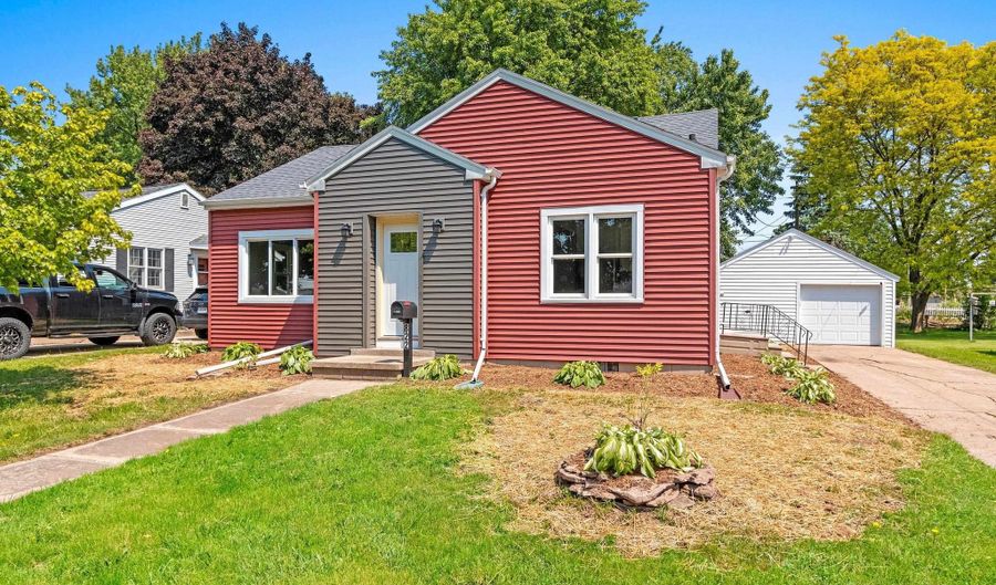 822 W FRANCES St, Appleton, WI 54914 - 3 Beds, 1 Bath