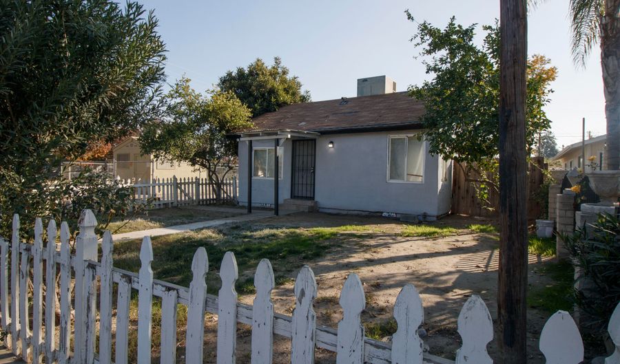 915 Prospect Ave, Visalia, CA 93291 - 3 Beds, 2 Bath