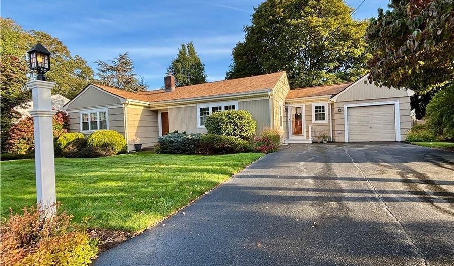 35 Greenfield Rd, Cumberland, RI 02864 - 3 Beds, 1 Bath