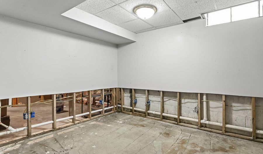 252 Thomas St, Allegan, MI 49010 - 3 Beds, 2 Bath