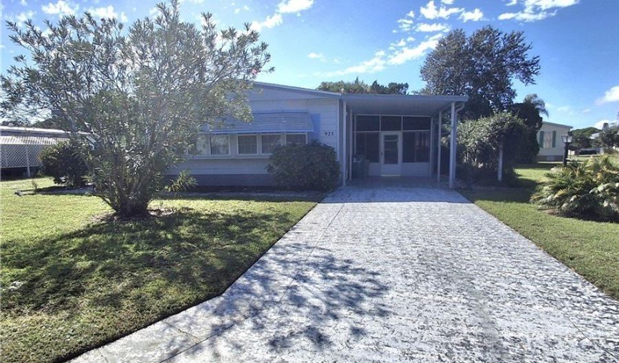925 Sequoia St, Barefoot Bay, FL 32976 - 2 Beds, 2 Bath